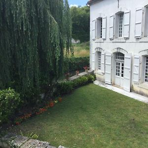 La Maison Du Pont La Rochebeaucourt-et-Argentine Exterior photo