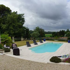 Le Petit Nid Villa Neuille-le-Lierre Exterior photo