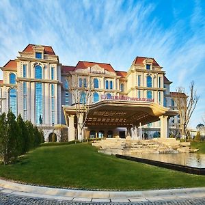 Wanda Realm Qingdao Movie Metropolis Hotel Exterior photo