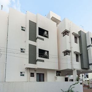 Oyo 29276 Rithikha Inn Blossoms Chennai Exterior photo