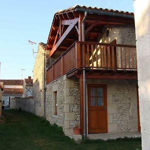 Chambre D'Hote Au Col De Cygne Blanzac-les-Matha Exterior photo