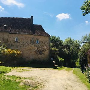 Gite Et Chambres D'Hotes - Sur Le Chemin Des Sens Azerat Exterior photo