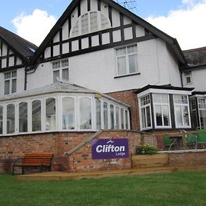 Clifton Lodge Hotel High Wycombe Exterior photo