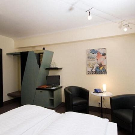 Hotel Monopol Dusseldorf Room photo