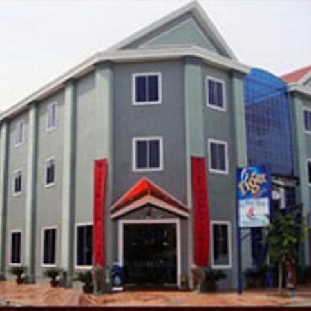 La Voile Rouge Hotel Phnom Penh Exterior photo