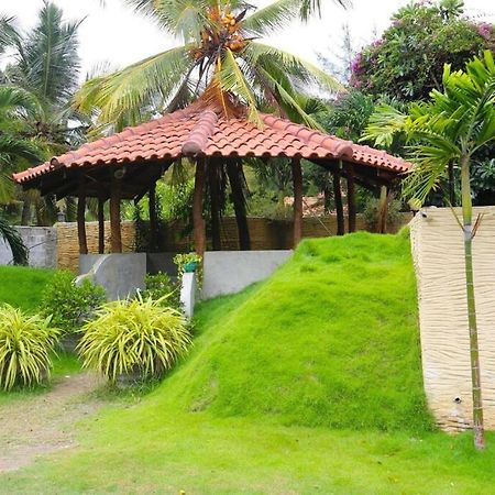 Maple Leaf Hotel Negombo Exterior photo