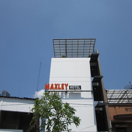 Maxley Hotel Jakarta Exterior photo