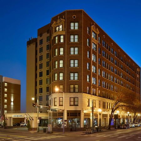 Doubletree By Hilton Memphis Downtown Hotel Exterior photo
