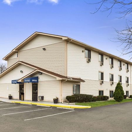 Travelodge By Wyndham Battle Creek Exterior photo