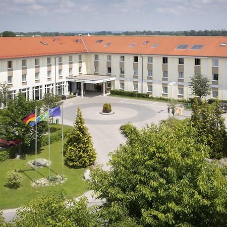 Holiday Inn Express Munich Airport Oberding Exterior photo