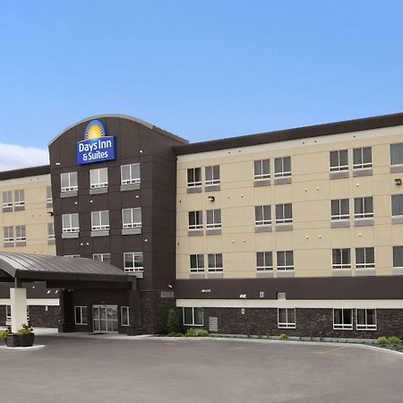 Days Inn & Suites By Wyndham Winnipeg Airport Manitoba Exterior photo