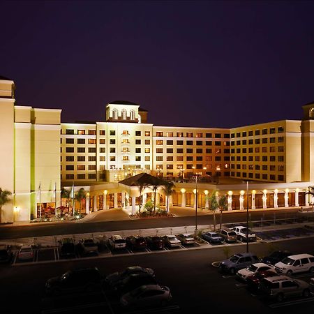 Doubletree Suites By Hilton Anaheim Resort/Convention Center Exterior photo