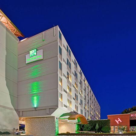 Holiday Inn At The Campus, An Ihg Hotel Manhattan Exterior photo