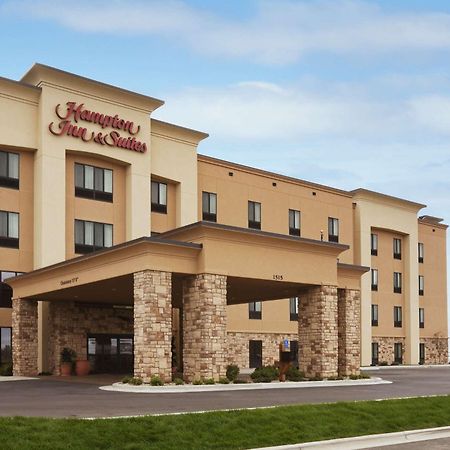 Hampton Inn & Suites Williston Exterior photo