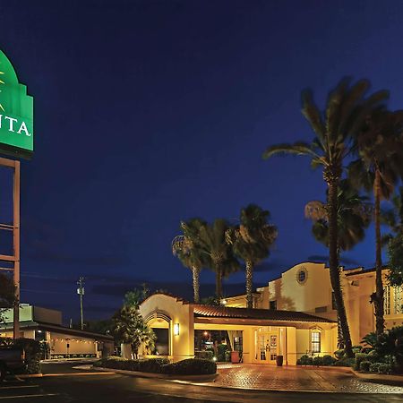 La Quinta Inn By Wyndham Laredo I-35 Exterior photo