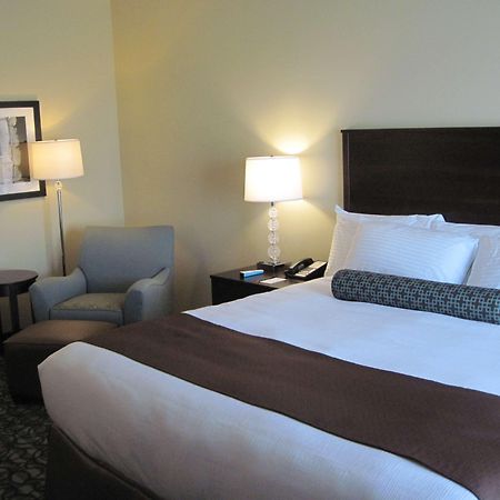 Best Western Plus Walkerton Hotel & Conference Centre Room photo