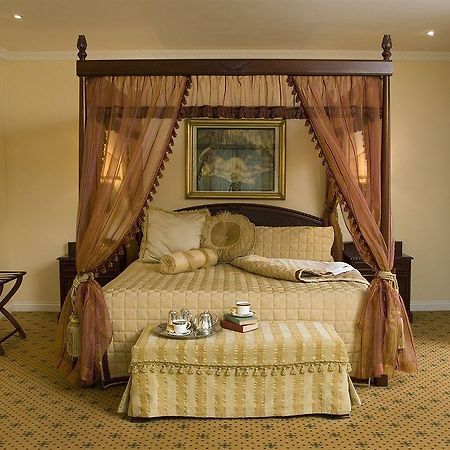 Stanley And Livingstone Game Reserve Victoria Falls Room photo