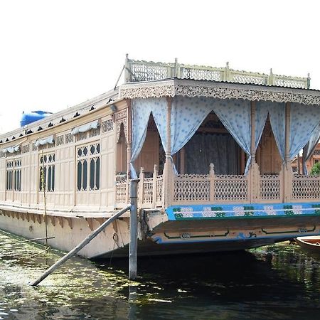 Howrah Houseboat Hotel Srinagar  Exterior photo