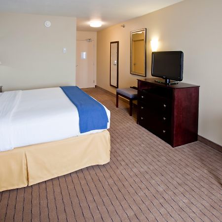 Holiday Inn Express Hotel & Suites Shelbyville, An Ihg Hotel Room photo
