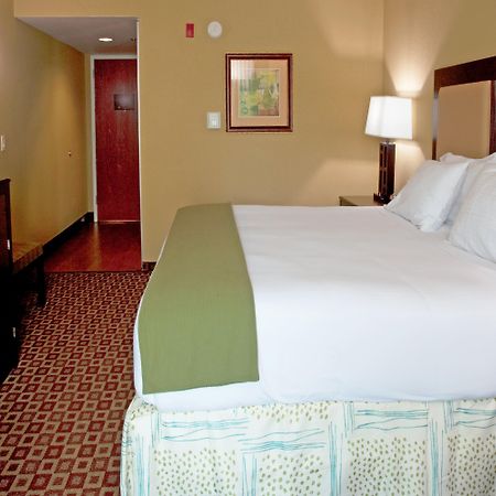 Holiday Inn Express Hotel & Suites Chaffee - Jacksonville West, An Ihg Hotel Room photo