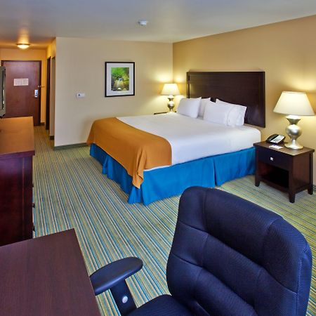 Holiday Inn Express- Waterloo/Cedar Falls, An Ihg Hotel Room photo