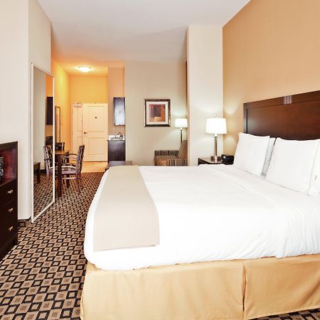 Holiday Inn Express & Suites Clovis, An Ihg Hotel Exterior photo