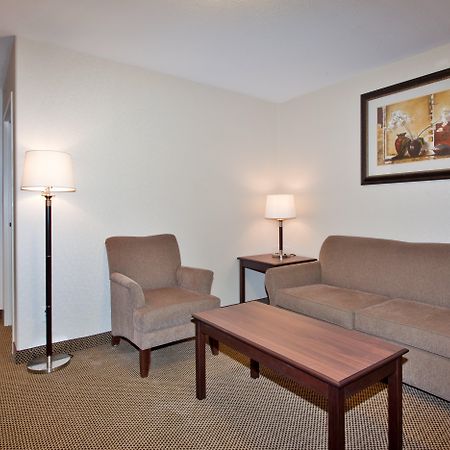 Holiday Inn Express & Suites Whitecourt, An Ihg Hotel Room photo