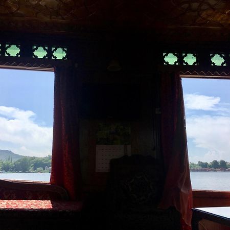 Houseboat Lily Of Nageen Srinagar  Exterior photo