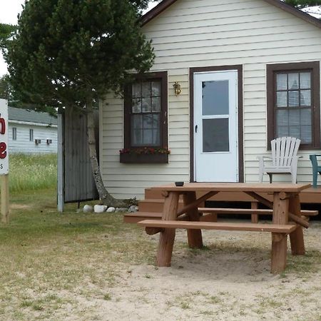 Beach House Lakeside Cottages Mackinaw City Exterior photo