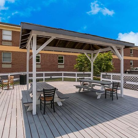 Econo Lodge Amish Country Lancaster Exterior photo