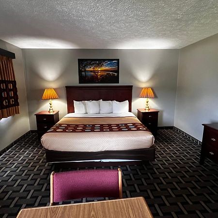 Sky Lodge Inn & Suites - Delavan Exterior photo