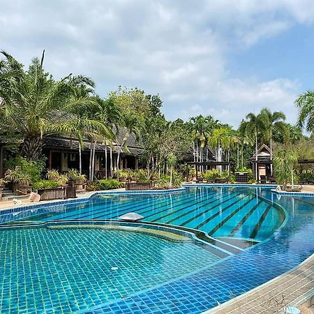 Botany Beach Resort Pattaya Exterior photo