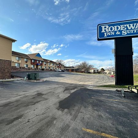 Rodeway Inn & Suites Madison Airport Exterior photo