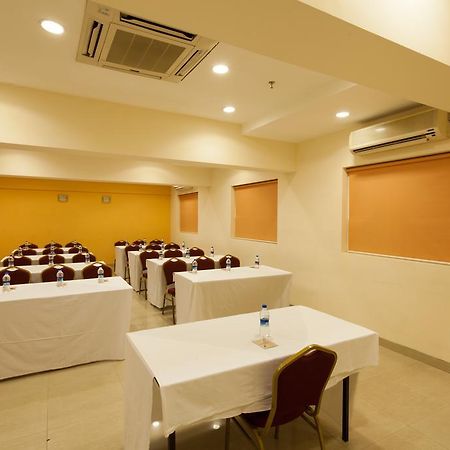 Ginger Ahmedabad Vastrapur Hotel Exterior photo