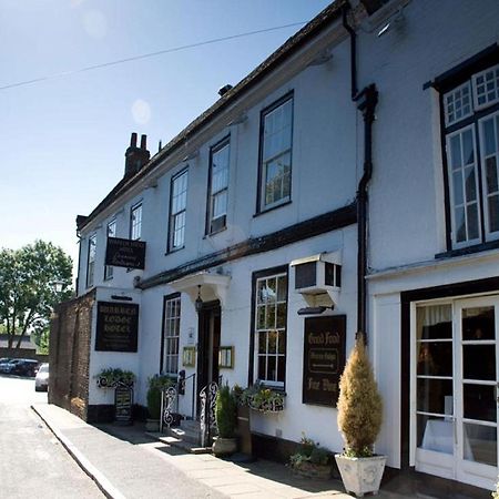 Warren Lodge Shepperton Exterior photo