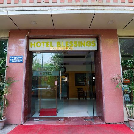 Hotel Blessings On Road Near New Delhi Railway Station Paharganj Exterior photo