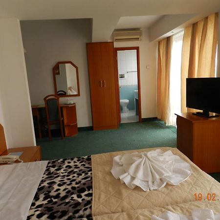 Hotel Capri Neptun Exterior photo