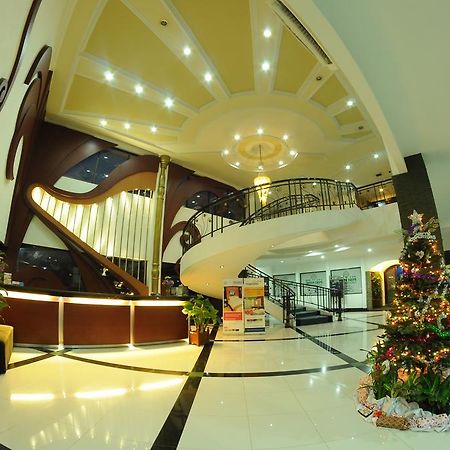 Hotel Swarna Dwipa Palembang Exterior photo