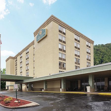 La Quinta Inn & Suites Pittsburgh North Exterior photo