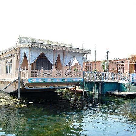 Howrah Houseboat Hotel Srinagar  Exterior photo