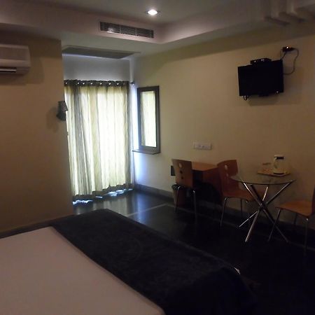 Hotel Crystal Banjara Hyderabad Room photo