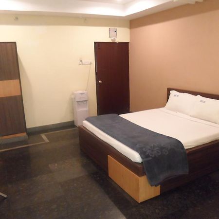 Hotel Crystal Banjara Hyderabad Room photo