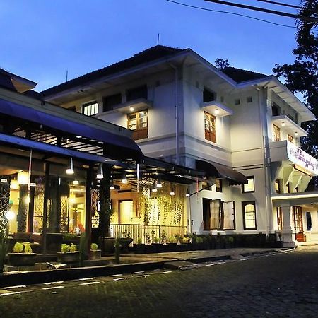 Hotel Bumi Sawunggaling Bandung Exterior photo