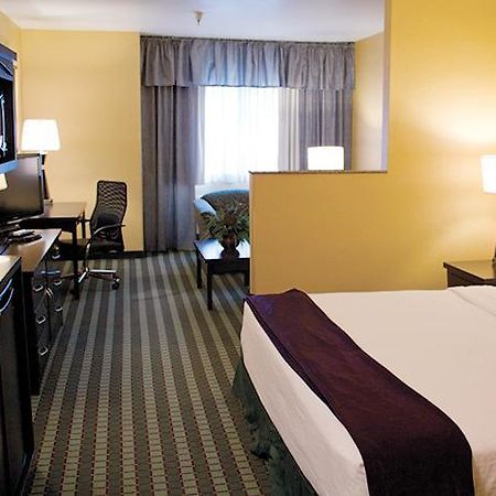 Crystal Inn Hotel & Suites - Logan Room photo