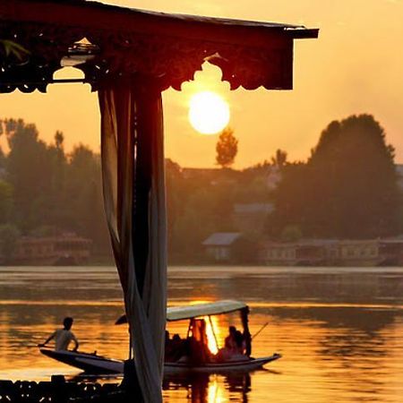 Houseboat Lily Of Nageen Srinagar  Exterior photo