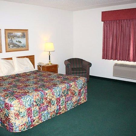 Fairbridge Inn & Suites In Caledonia Room photo