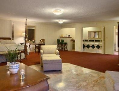 Merced Inn & Suites Interior photo