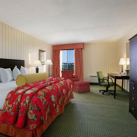 Met Hotel Troy Room photo