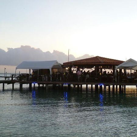 Flamboyant Garden Villas Oranjestad Exterior photo