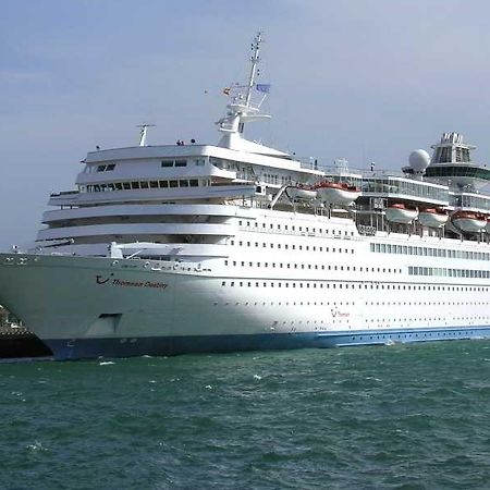 Louis Olympia Cruise Ship Hotel Sochi Exterior photo